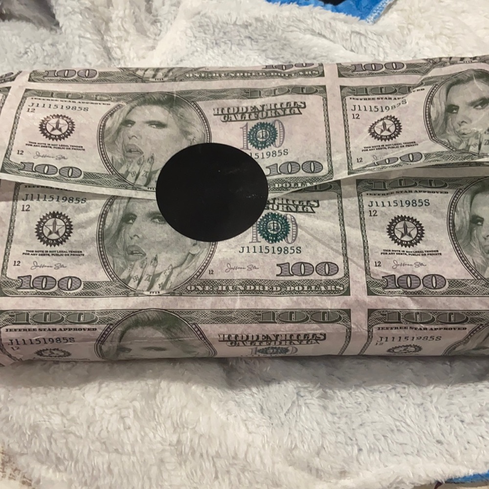 Blood money palette from Jeffree Star